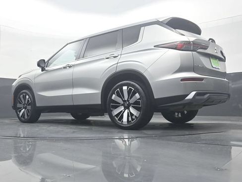 Used 2025 Mitsubishi Outlander SE AWD/4WD image 31