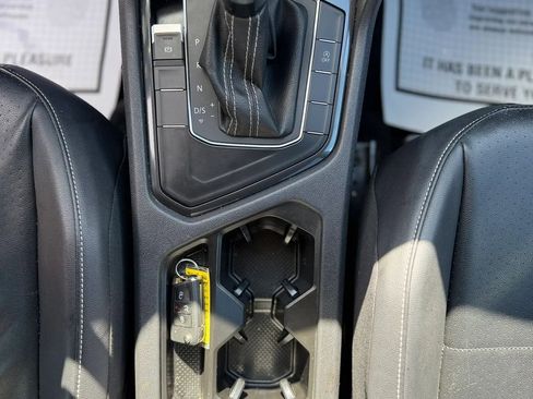 Used 2021 Volkswagen Tiguan SEL FWD image 24