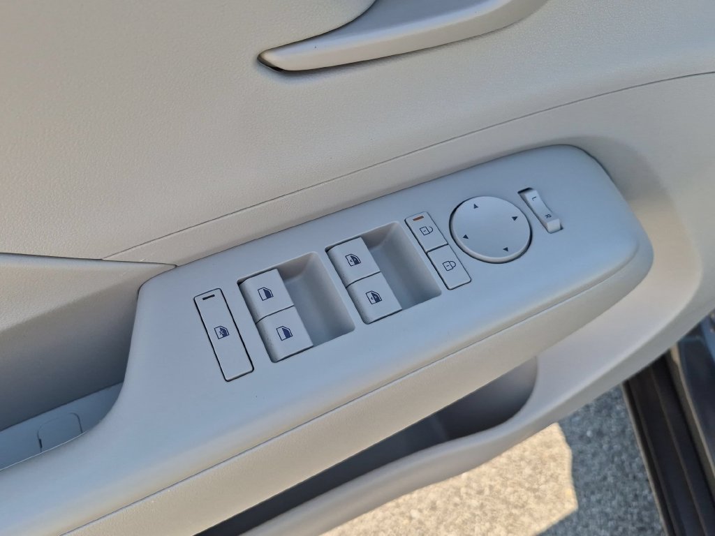 Used 2026 Hyundai Kona SEL Sport FWD image 13