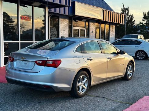 Used 2017 Chevrolet Malibu LS image 3