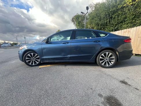 Used 2019 Ford Fusion SE image 4