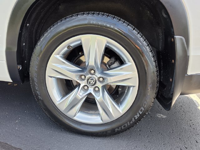 Used 2018 Toyota Highlander Limited AWD/4WD image 11