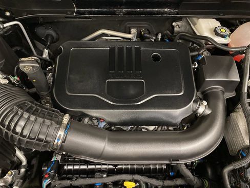 Used 2025 Chevrolet Blazer LT image 4