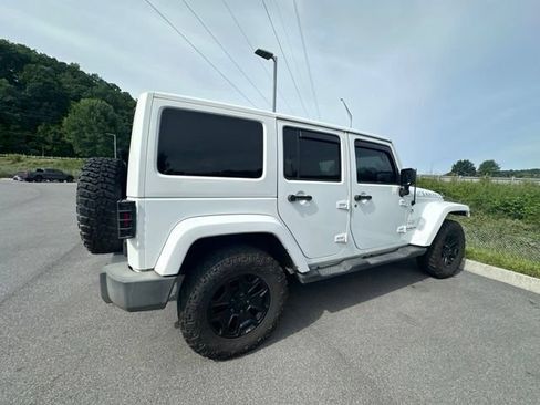 Used 2017 Jeep Wrangler Unlimited Sahara w/ Connectivity Group AWD/4WD image 20