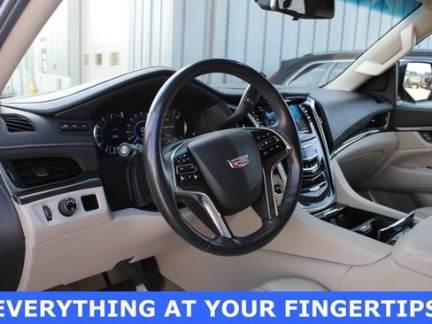 Used 2020 Cadillac Escalade ESV Luxury RWD image 2