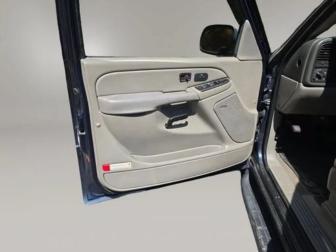 Used 2006 Chevrolet Avalanche Z71 w/ Preferred Equipment Group AWD/4WD image 36