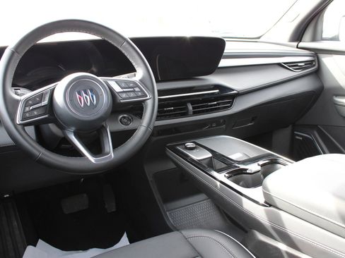 Used 2025 Buick Enclave Preferred image 23