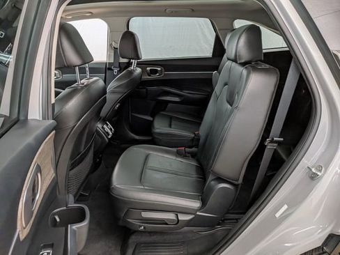 Used 2023 Kia Sorento EX w/ Panoramic Sunroof Package image 17