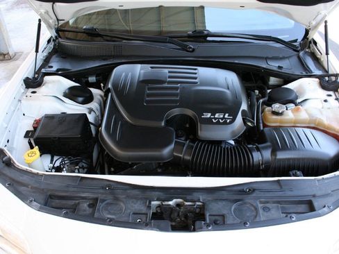 Used 2017 Chrysler 300 Limited RWD image 12