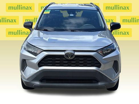 Used 2020 Toyota RAV4 LE FWD image 14
