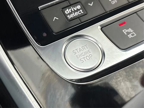 Used 2019 Audi Q8 Premium image 40