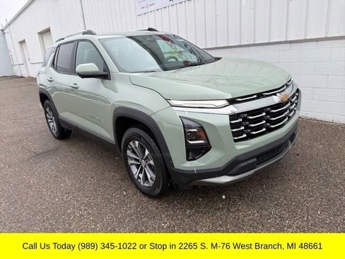 Used 2025 Chevrolet Equinox LT w/ Convenience Package II AWD/4WD image 2