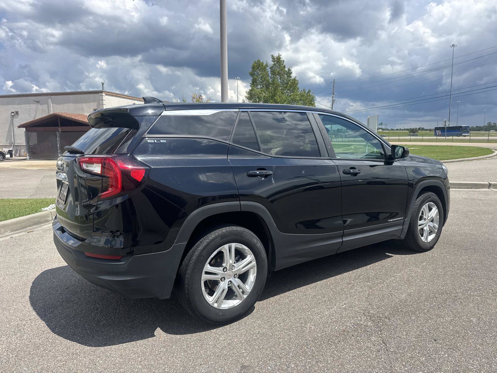 Used 2024 GMC Terrain SLE FWD image 5
