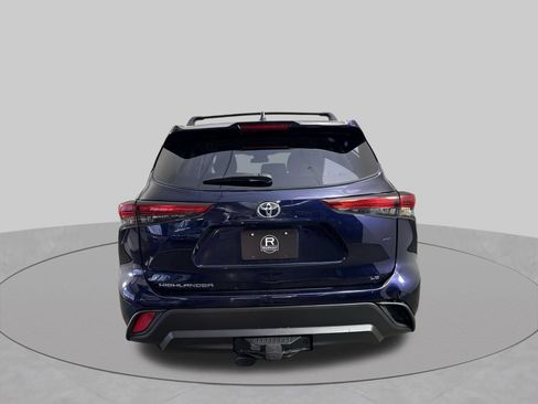 Used 2023 Toyota Highlander LE FWD image 33