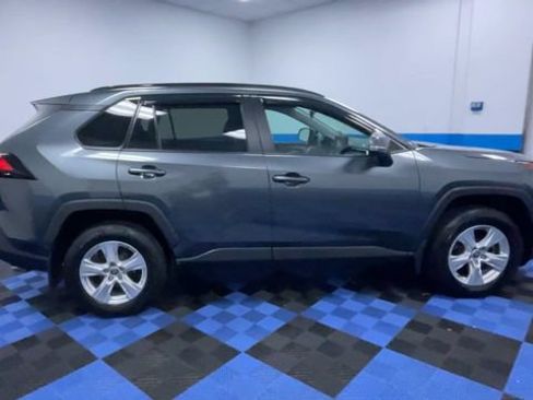 Used 2021 Toyota RAV4 XLE AWD/4WD image 9