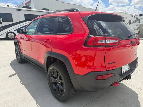 Used 2018 Jeep Cherokee Trailhawk w/ Comfort/Convenience Group AWD/4WD image 5