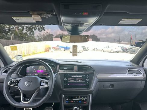 Used 2024 Volkswagen Tiguan SE R-Line w/ MDO Package, Three-Row FWD image 10