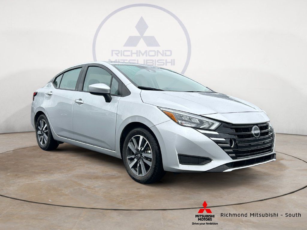 Used 2025 Nissan Versa SV FWD image 1