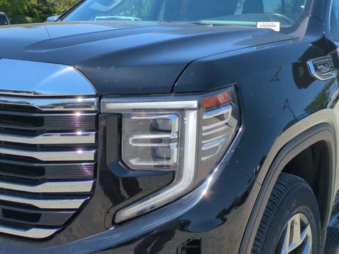 Used 2023 GMC Sierra 1500 SLT w/ SLT Premium Package AWD/4WD image 6