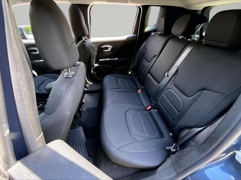 Used 2020 Jeep Renegade Latitude w/ Popular Equipment Group AWD/4WD image 20