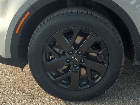 Used 2023 Kia Sorento S w/ Panoramic Sunroof Package image 10