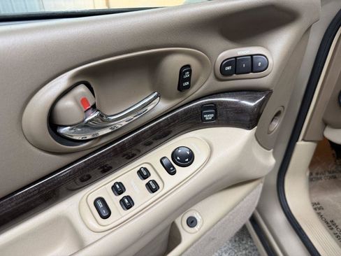 Used 2005 Buick Le Sabre Limited w/ Celebration Edition Package FWD image 25