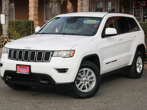 Used 2020 Jeep Grand Cherokee Laredo image 4