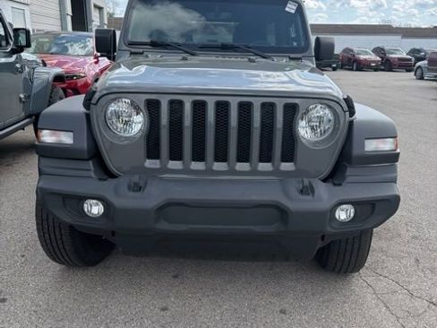 Used 2022 Jeep Wrangler Unlimited Sport image 2