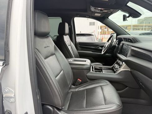 Used 2021 GMC Yukon Denali w/ Denali Premium Package AWD/4WD image 31
