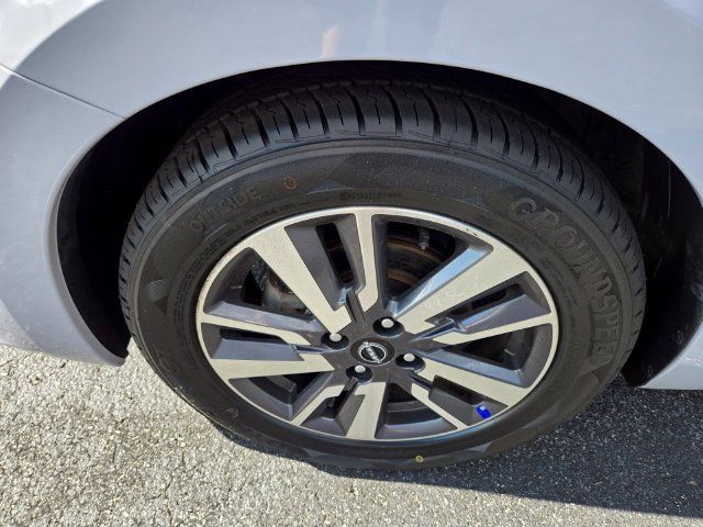 Used 2025 Nissan Versa SV FWD image 23