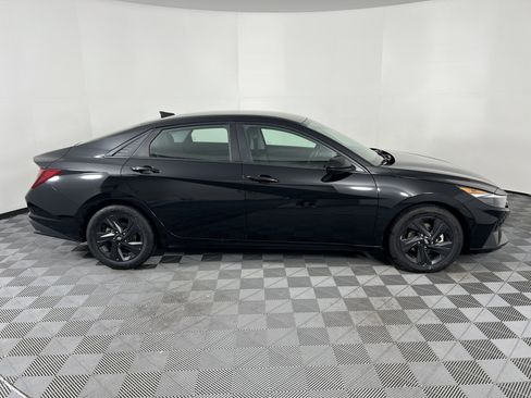 Used 2022 Hyundai Elantra SEL w/ Convenience Package image 12