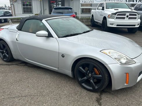 Used 2007 Nissan 350Z Grand Touring RWD image 2