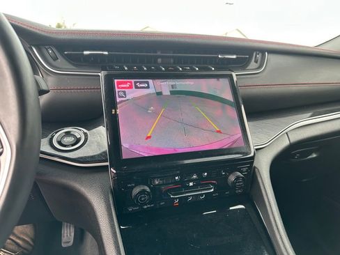 Used 2022 Jeep Grand Cherokee Trailhawk w/ Luxury Tech Group III image 17