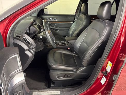 Used 2019 Ford Explorer Limited w/ Ford Safe & Smart Package FWD image 29