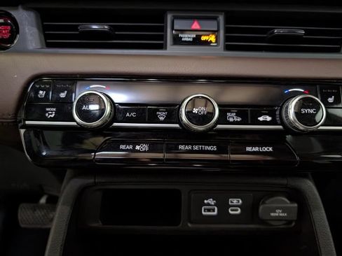 Used 2023 Honda Pilot Elite image 24