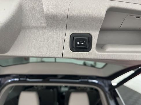 Used 2018 GMC Acadia SLT AWD/4WD image 36