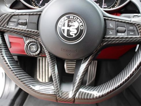 Used 2018 Alfa Romeo Giulia Ti image 12