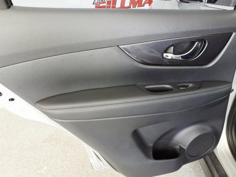 Used 2017 Nissan Rogue S FWD image 23