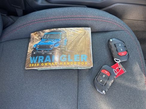 Used 2024 Jeep Wrangler Unlimited Rubicon image 18