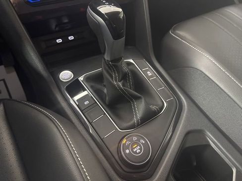 Certified 2024 Volkswagen Tiguan SE image 17