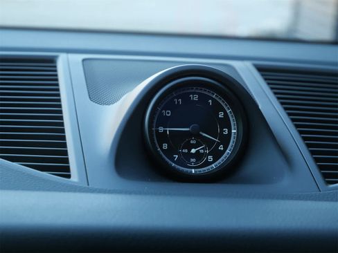 Used 2025 Porsche Macan image 20