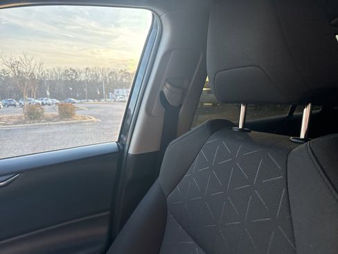 Used 2019 Toyota RAV4 XLE w/ Carpet Mat Package image 6