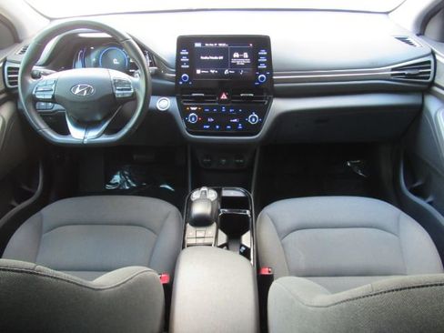 Used 2021 Hyundai Ioniq SE image 3