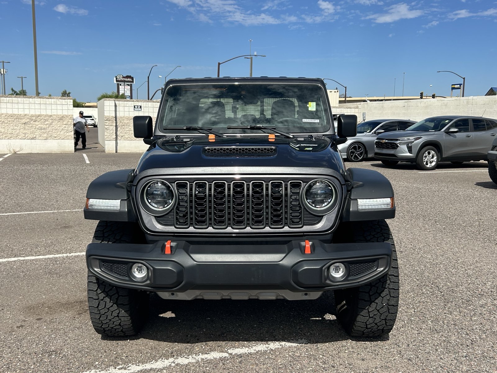 Used 2025 Jeep Gladiator Mojave w/ Convenience Group AWD/4WD image 8