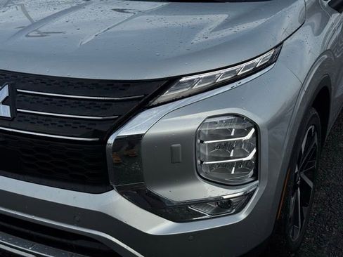Used 2024 Mitsubishi Outlander SE image 8