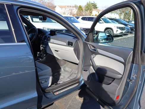 Used 2018 Audi Q3 2.0T Premium Plus image 26