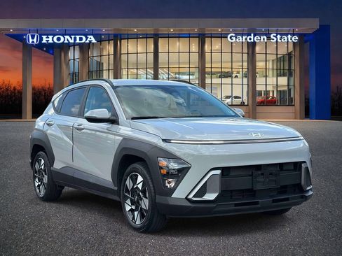 Used 2024 Hyundai Kona SEL w/ Convenience Package FWD image 2