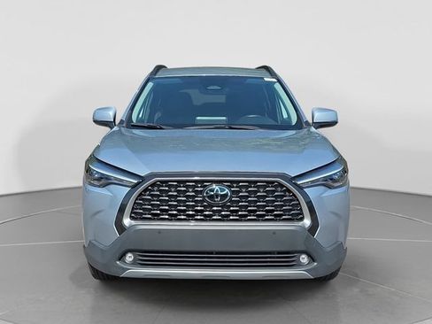 Used 2023 Toyota Corolla Cross XLE FWD image 3