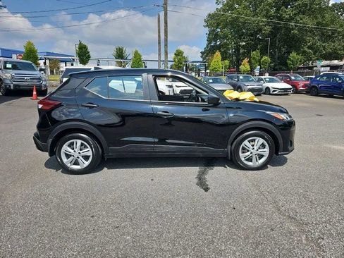 Used 2023 Nissan Kicks S image 2
