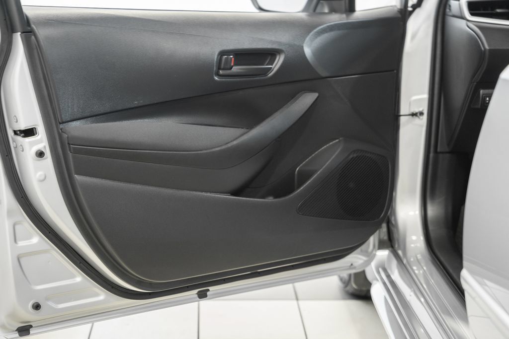 Used 2025 Toyota Corolla LE w/ LE Premium Package FWD image 33